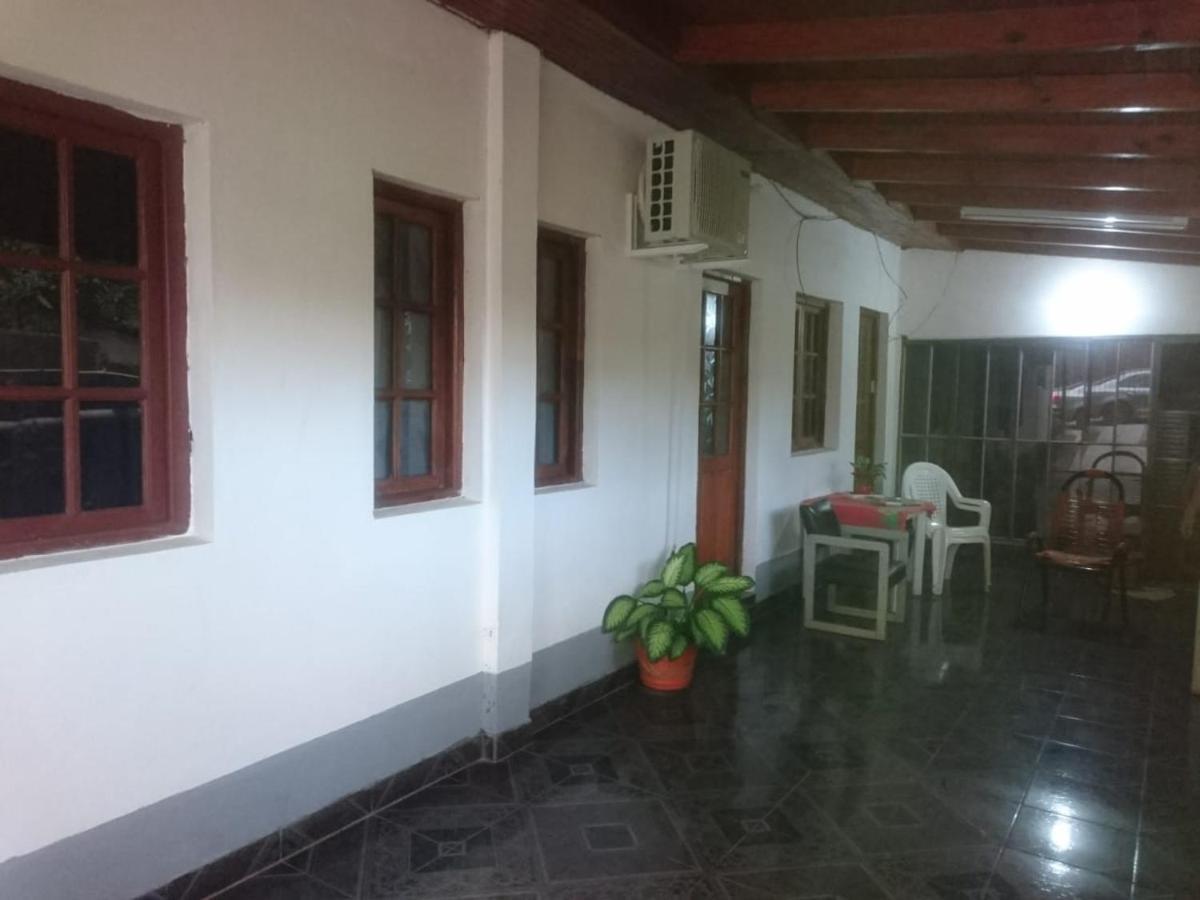 Alojamiento De La Abu Hotel Puerto Iguazu Luaran gambar